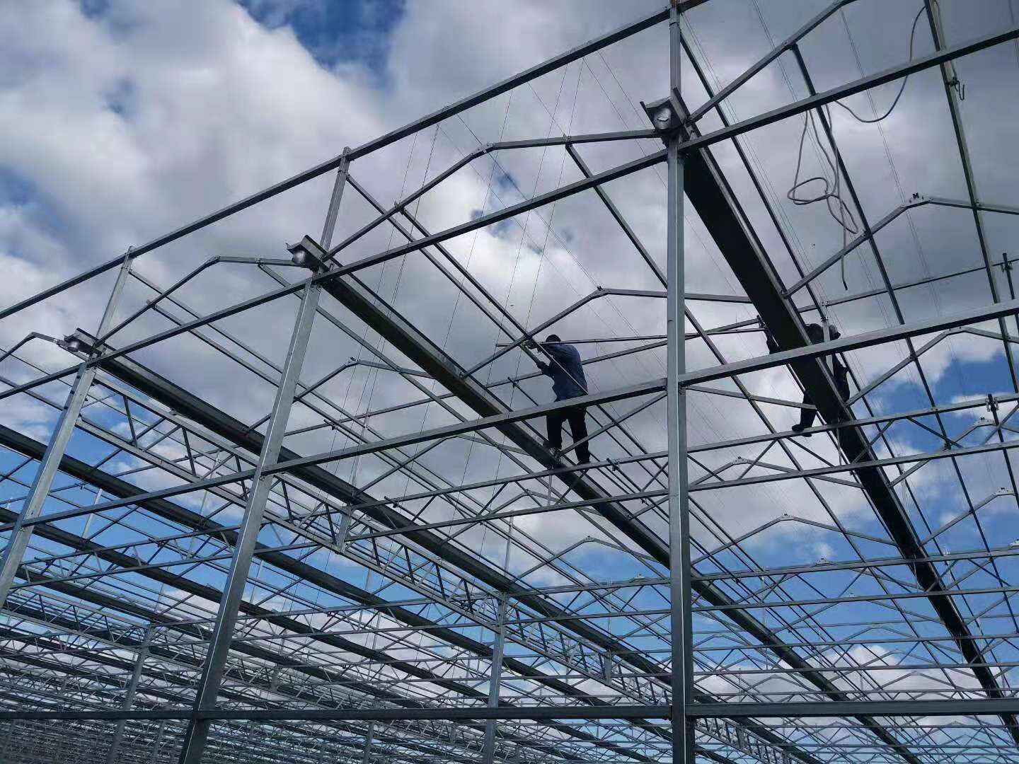 為什么要提前在板材上鉆孔？